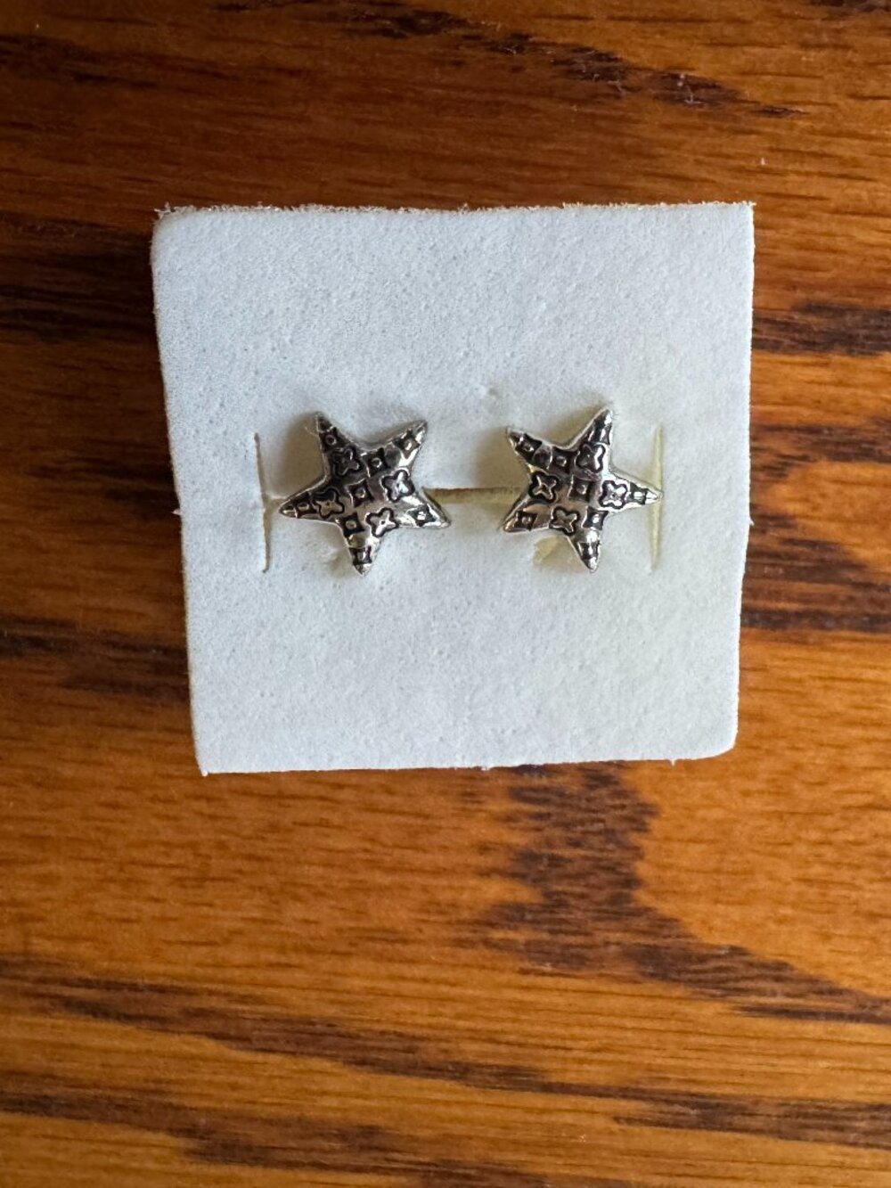 Dainty star shaped stud earrings